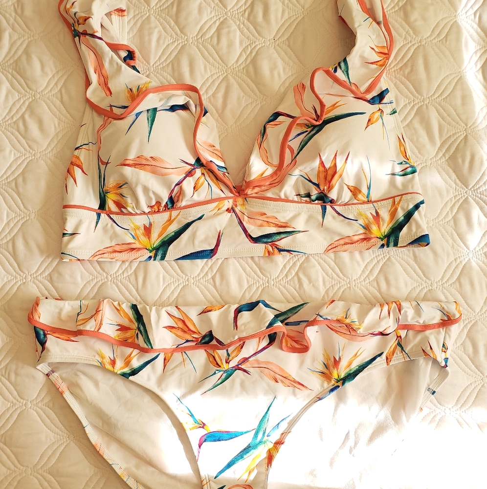 Ruffle Bikini Size XL - Never Worn!!